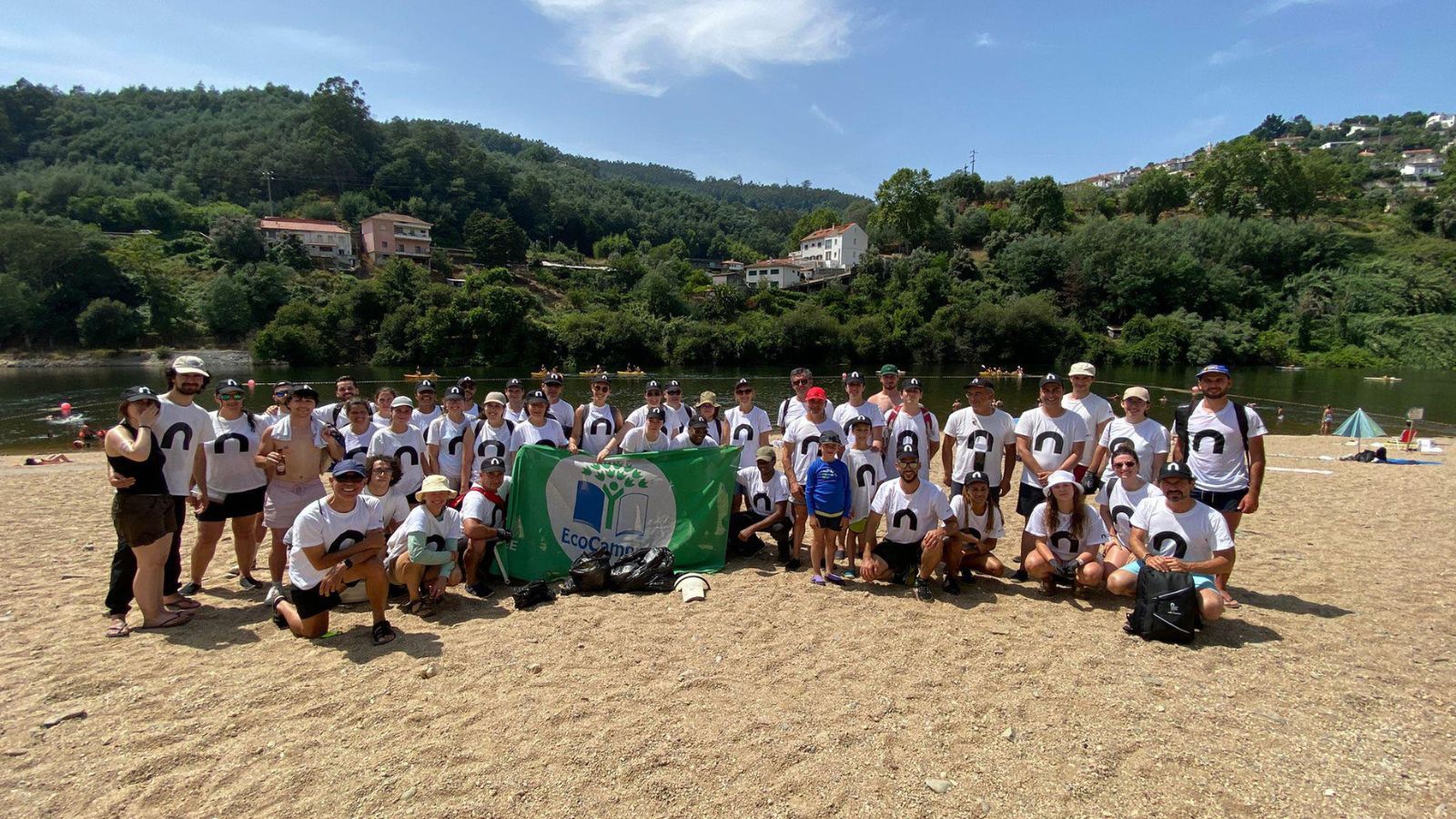 PUC academic community cleans up the River Mondego